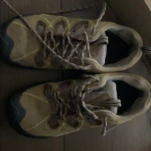 Women’s size 6 keen shoes